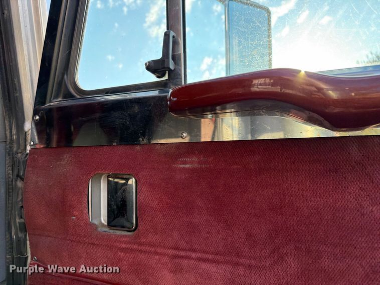 image for item FK3664 2002 Peterbilt 379 semi truck