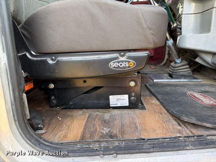 image for item FK3664 2002 Peterbilt 379 semi truck