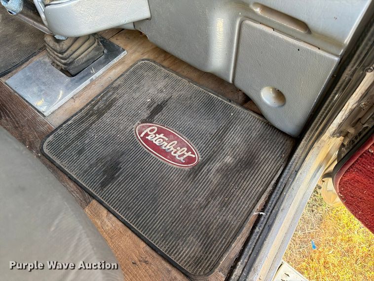 image for item FK3664 2002 Peterbilt 379 semi truck