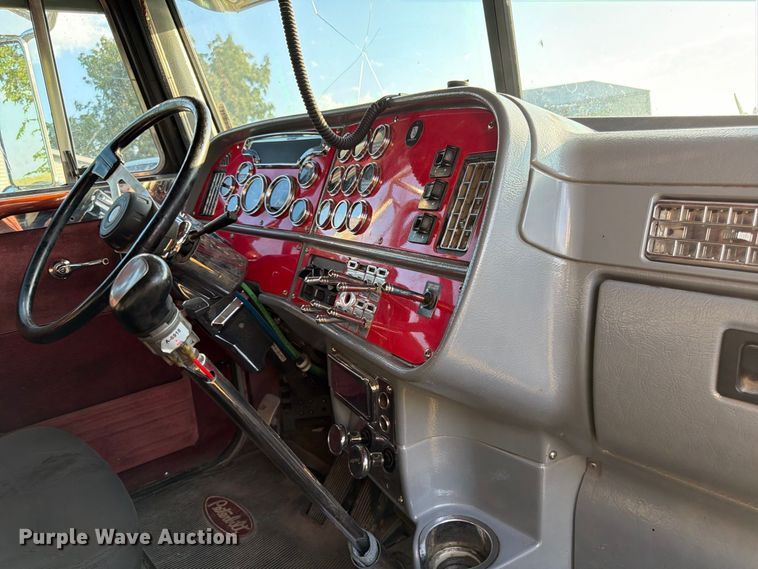 image for item FK3664 2002 Peterbilt 379 semi truck