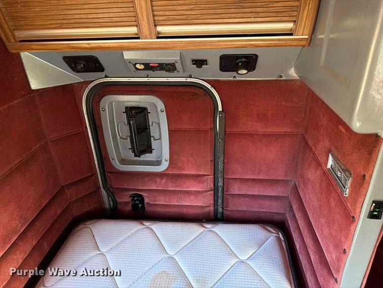 image for item FK3664 2002 Peterbilt 379 semi truck
