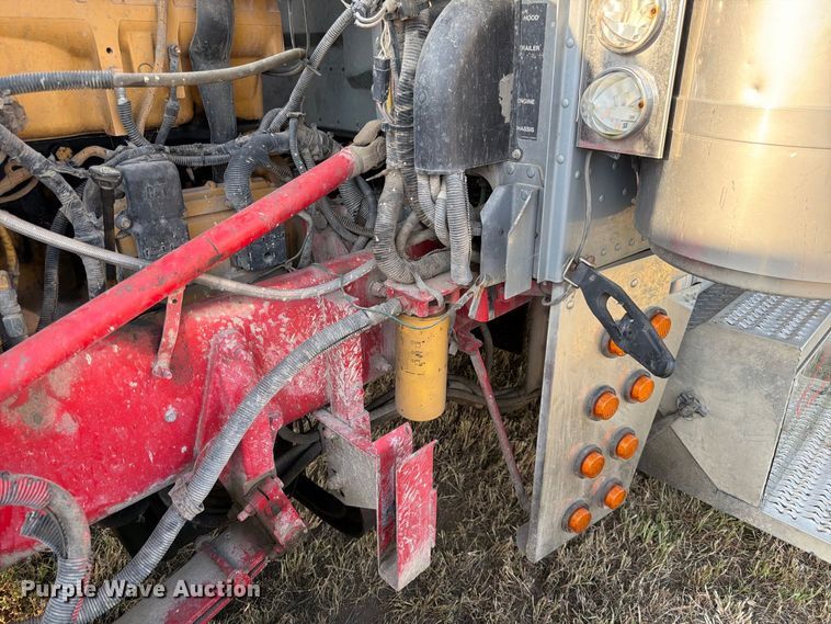 image for item FK3664 2002 Peterbilt 379 semi truck