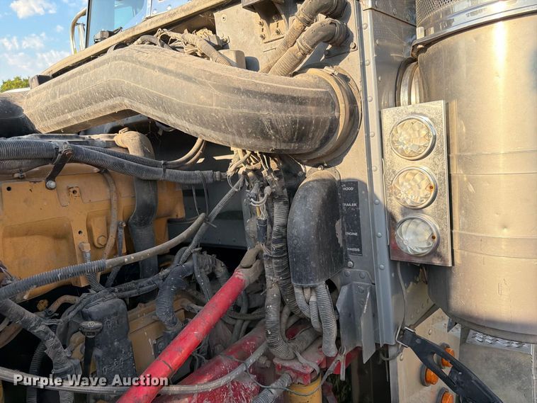 image for item FK3664 2002 Peterbilt 379 semi truck