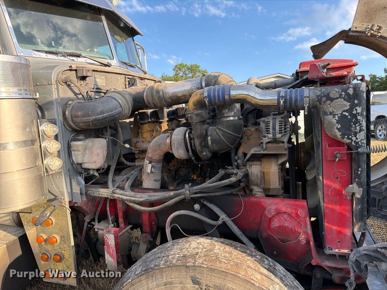 image for item FK3664 2002 Peterbilt 379 semi truck