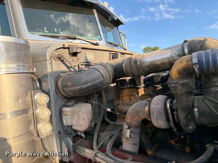 image for item FK3664 2002 Peterbilt 379 semi truck