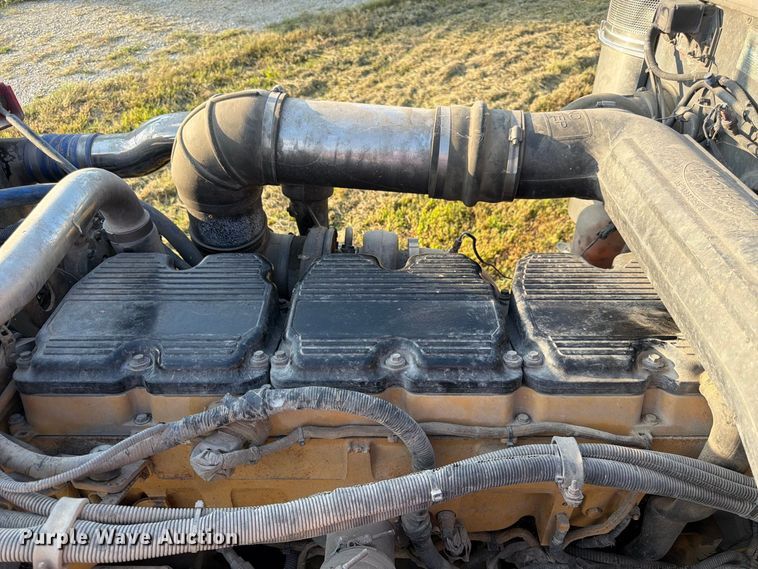 image for item FK3664 2002 Peterbilt 379 semi truck