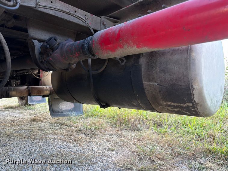 image for item FK3664 2002 Peterbilt 379 semi truck