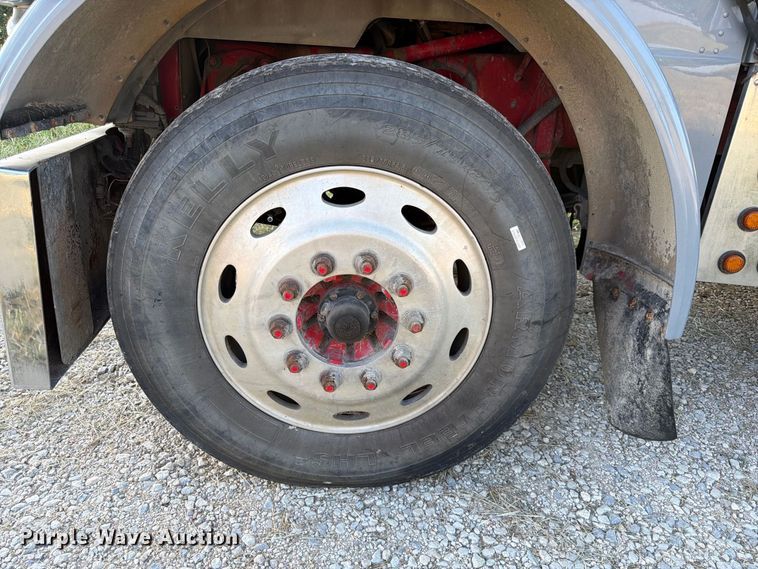 image for item FK3664 2002 Peterbilt 379 semi truck