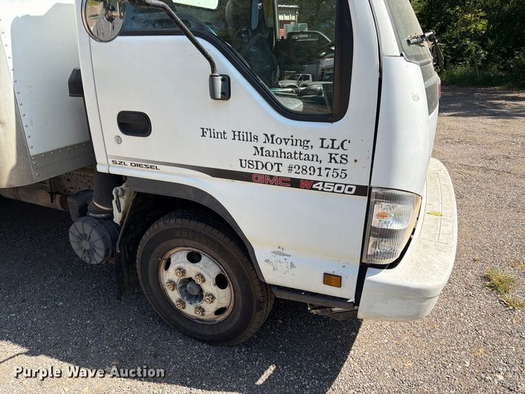 image for item FK3672 2006 GMC W4 box truck