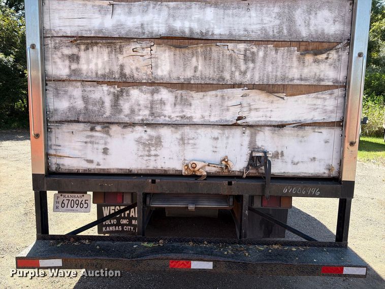 image for item FK3672 2006 GMC W4 box truck