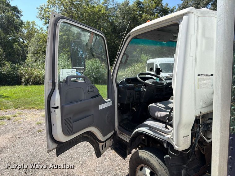 image for item FK3672 2006 GMC W4 box truck