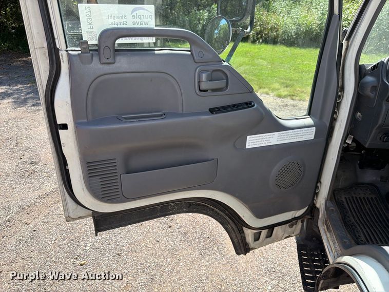 image for item FK3672 2006 GMC W4 box truck
