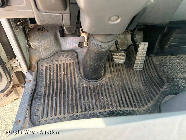 image for item FK3672 2006 GMC W4 box truck