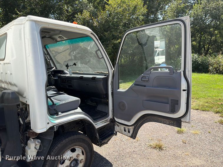 image for item FK3672 2006 GMC W4 box truck