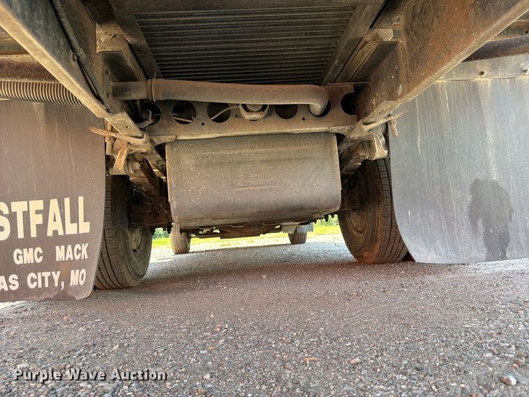 image for item FK3672 2006 GMC W4 box truck