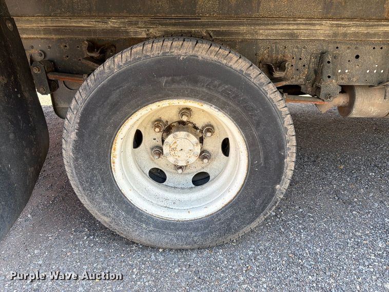 image for item FK3672 2006 GMC W4 box truck