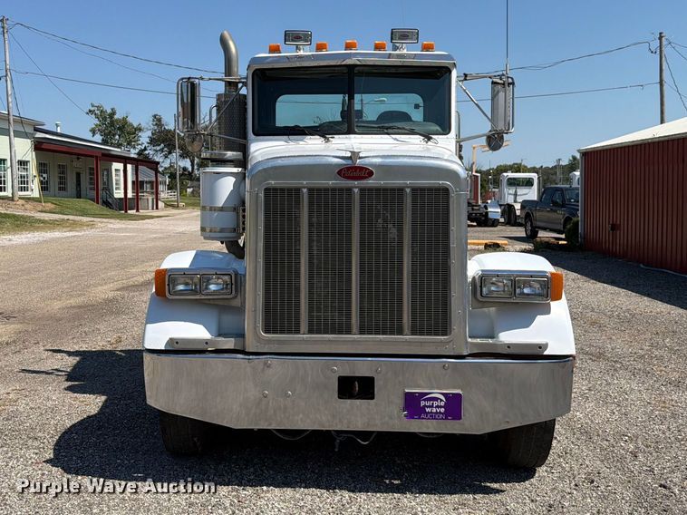 image for item FK4154 2002 Peterbilt 378 semi truck