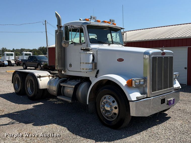image for item FK4154 2002 Peterbilt 378 semi truck