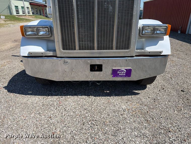 image for item FK4154 2002 Peterbilt 378 semi truck