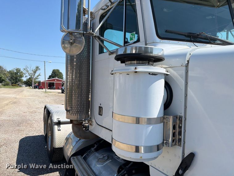 image for item FK4154 2002 Peterbilt 378 semi truck