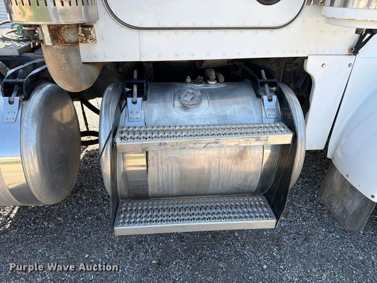image for item FK4154 2002 Peterbilt 378 semi truck