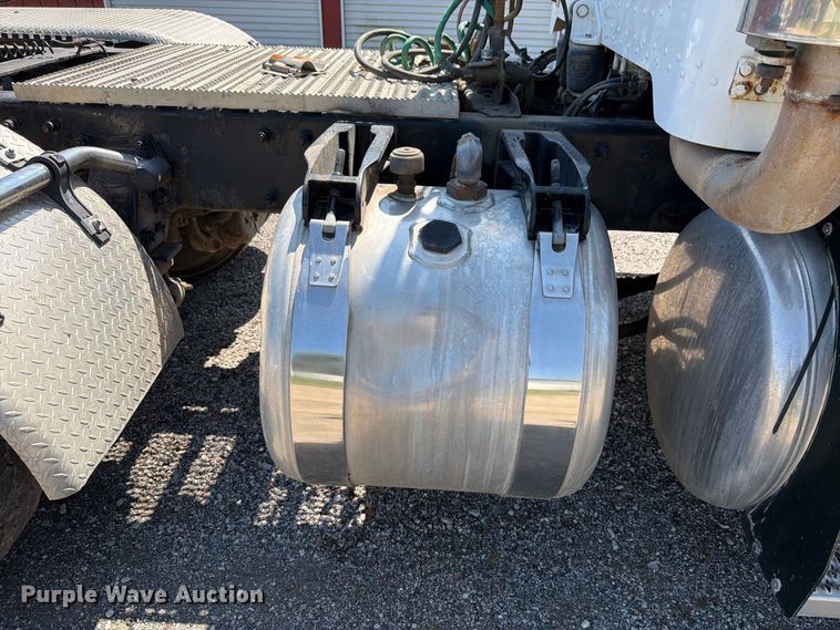 image for item FK4154 2002 Peterbilt 378 semi truck