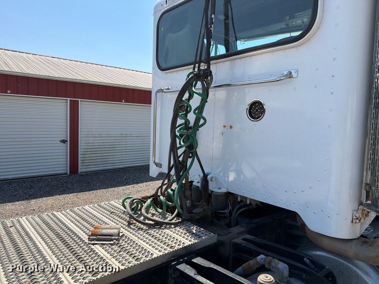image for item FK4154 2002 Peterbilt 378 semi truck