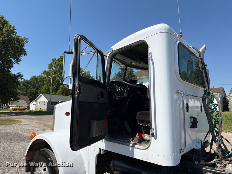 image for item FK4154 2002 Peterbilt 378 semi truck