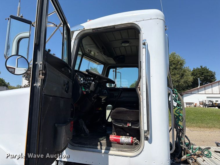 image for item FK4154 2002 Peterbilt 378 semi truck