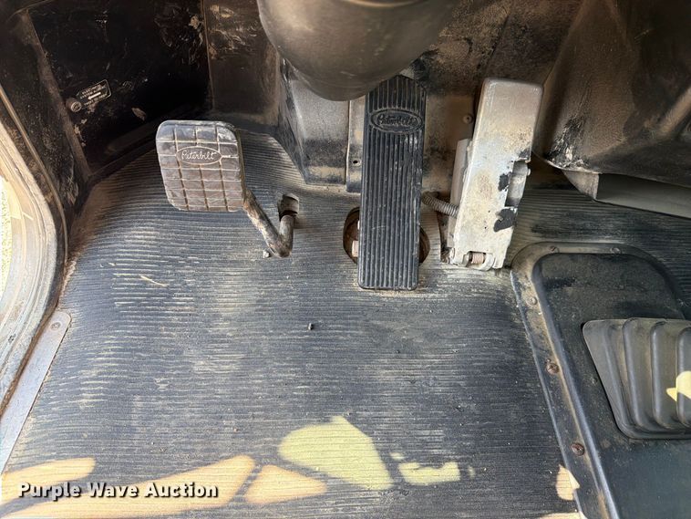 image for item FK4154 2002 Peterbilt 378 semi truck