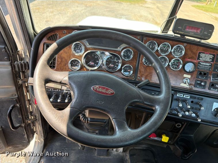 image for item FK4154 2002 Peterbilt 378 semi truck