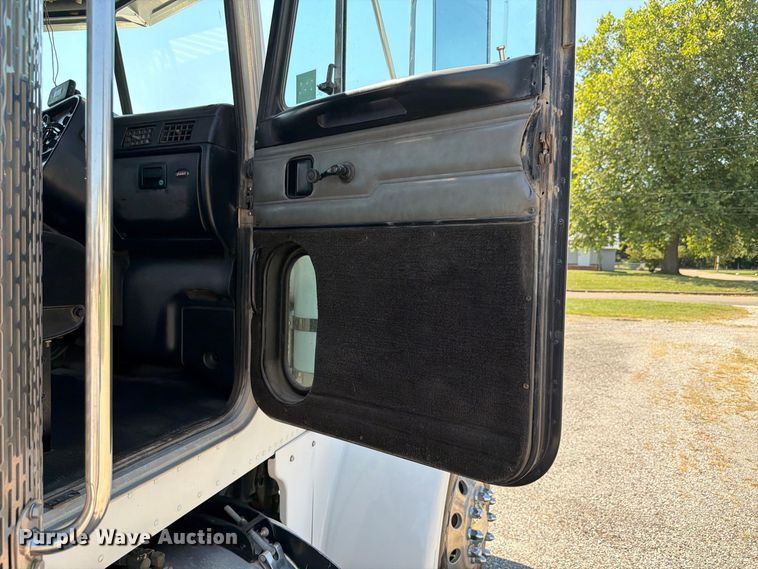 image for item FK4154 2002 Peterbilt 378 semi truck