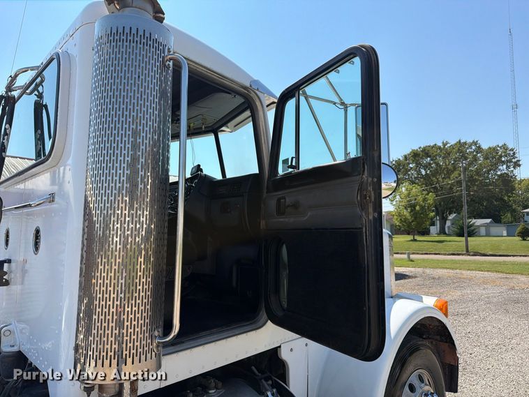 image for item FK4154 2002 Peterbilt 378 semi truck
