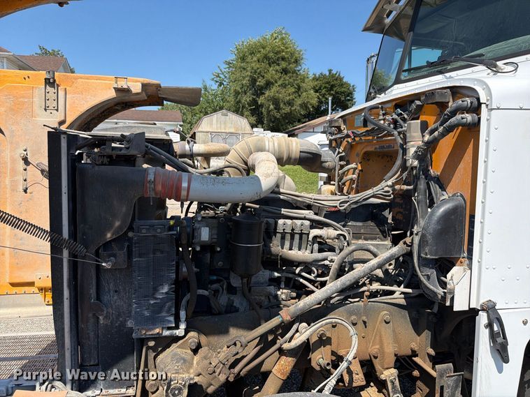 image for item FK4154 2002 Peterbilt 378 semi truck
