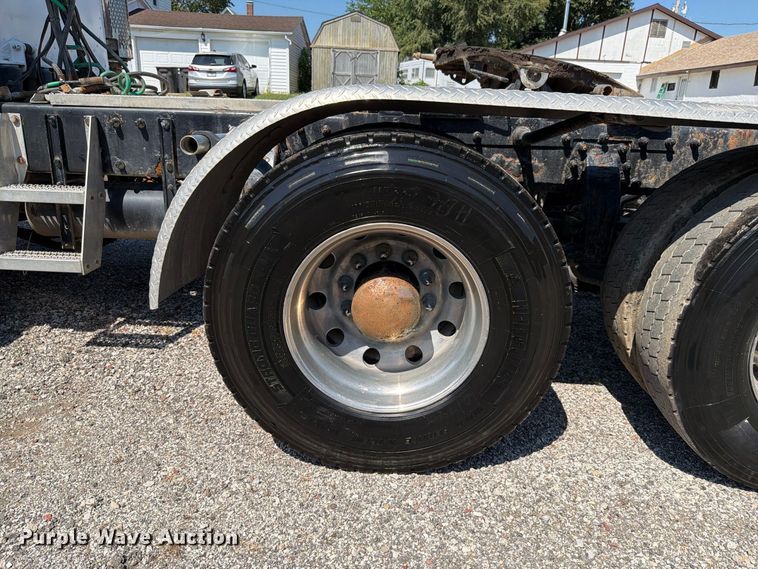 image for item FK4154 2002 Peterbilt 378 semi truck