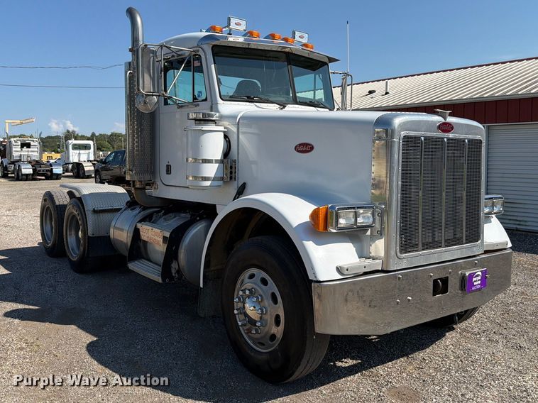 image for item FK4156 2002 Peterbilt 378 semi truck