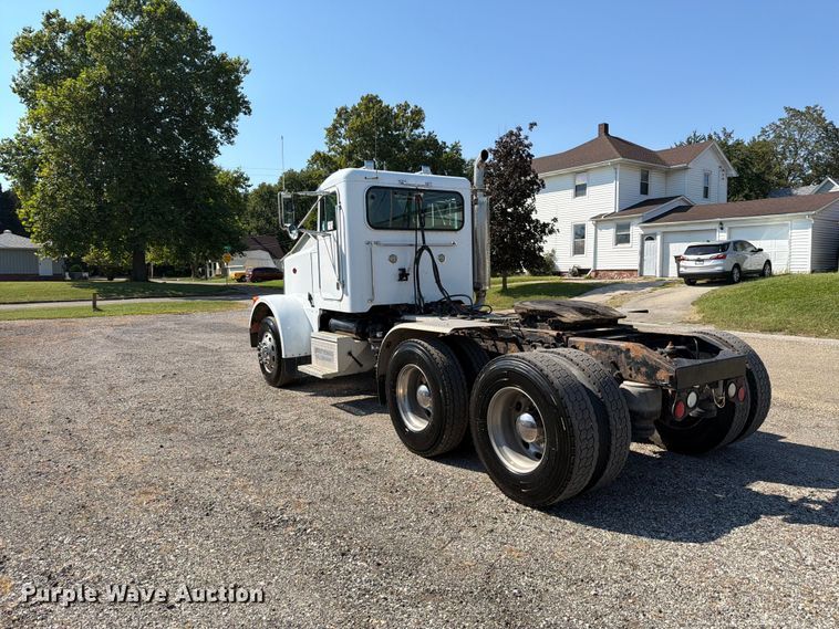 image for item FK4156 2002 Peterbilt 378 semi truck