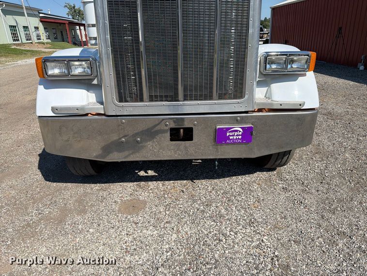 image for item FK4156 2002 Peterbilt 378 semi truck