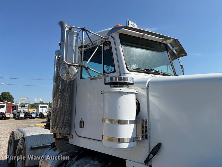 image for item FK4156 2002 Peterbilt 378 semi truck