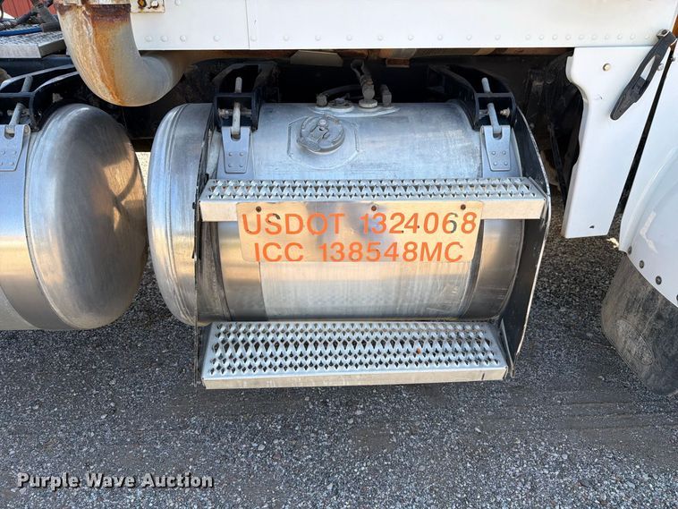 image for item FK4156 2002 Peterbilt 378 semi truck