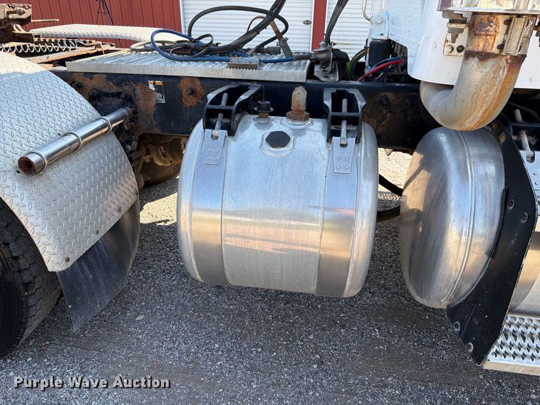 image for item FK4156 2002 Peterbilt 378 semi truck