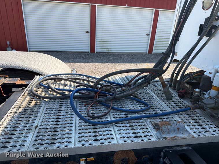 image for item FK4156 2002 Peterbilt 378 semi truck