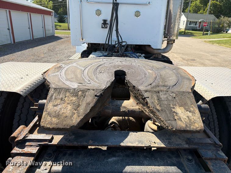 image for item FK4156 2002 Peterbilt 378 semi truck