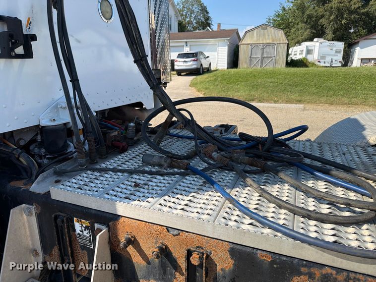 image for item FK4156 2002 Peterbilt 378 semi truck