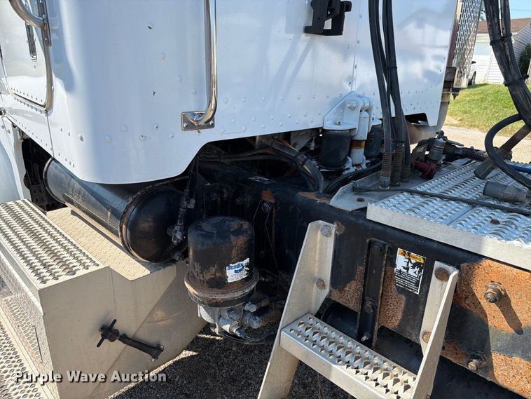 image for item FK4156 2002 Peterbilt 378 semi truck