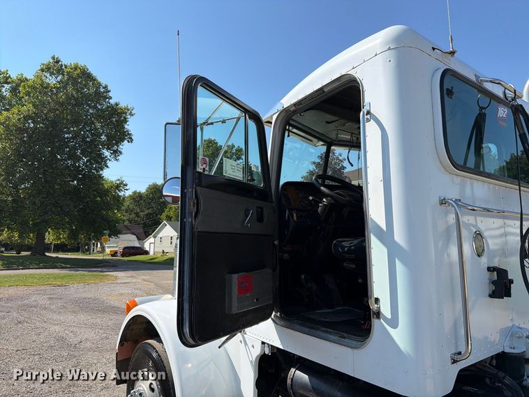 image for item FK4156 2002 Peterbilt 378 semi truck