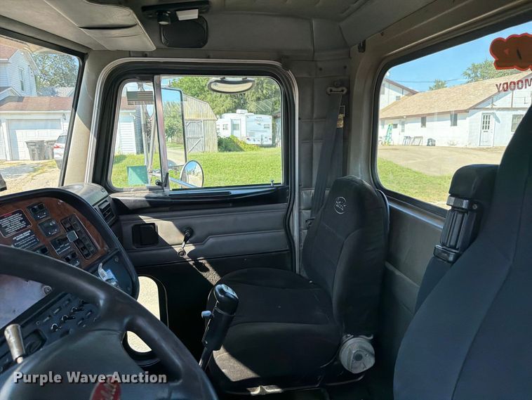 image for item FK4156 2002 Peterbilt 378 semi truck