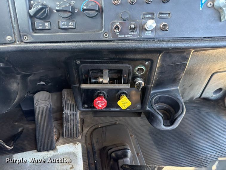 image for item FK4156 2002 Peterbilt 378 semi truck