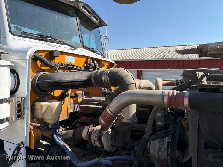 image for item FK4156 2002 Peterbilt 378 semi truck
