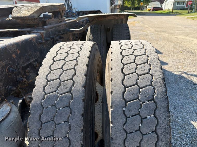 image for item FK4156 2002 Peterbilt 378 semi truck